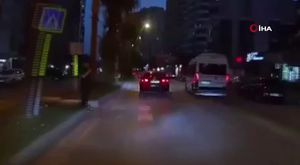 Adana'da genç kızlar tekme ve yumruklarla kavga etti