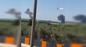 Otomobil, yol temizliği yapan belediye aracına çarptı