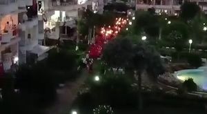 Yumurtalık’ta vatandaşlar ellerinde bayraklarla zafer coşkusunu yaşadı