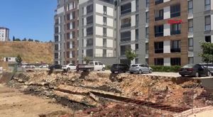 Bursa'da çocuğa çarpmamak için şoförünün manevra yaptığı özel halk otobüsü devrildi