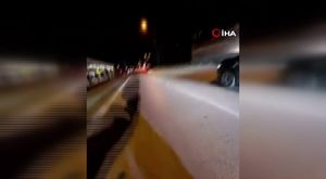 Alev alan elektrikli araç bomba gibi patladı... O anlar kamerada