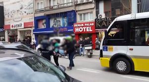 Bursa'da motokuryeler arasında kavga: 1 kişi bıçaklandı