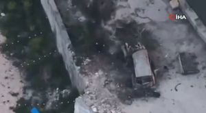 El frenini çekmeyi unuttu, araç anayola çıktı