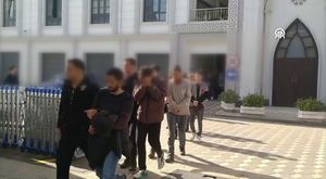Bursa'da çamaşır hırsızları kamerada! Biri seçti, beğendi, çaldı, diğeri kolaçan edip aldı...