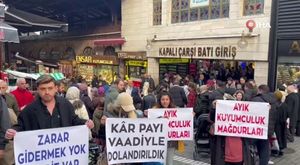 Kamyonete çarpan motosikletli ve arkadaşı böyle savruldu