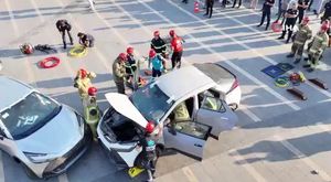 Bursa'da park halindeki otomobil alevlere teslim oldu