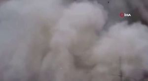 Kahramanmaraş'taki 2. depremin hemen ardından çekildi! Toz bulutu...
