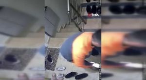 Kamyonete çarpan motosikletli ve arkadaşı böyle savruldu