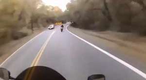 motorcuların motosikletleriyle yaşam mücadelesi