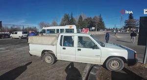 Tır ile servis minibüsünün çarpışma anı cep telefonu kamerasına yansıdı