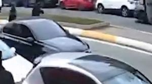 KRAVATLI TAKSİCİ: ESKİ BANKACI TRAFİKTE DİREKSİYON SALLIYOR