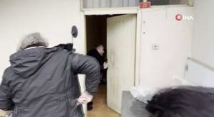 TAKLA ATTI HEM KENDİNİ HEM BAŞKA SÜRÜCÜLERİ YAKTI