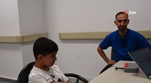 7 yaşındaki Harun, anne ve babasının sesini gözyaşlarıyla karşıladı