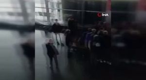 Bursa’da kırmızı ışık ihlali yapan kamyonet işçi servisine çarptı! Çok sayıda yaralı var...