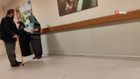 Banyodan çıkan fare elini ısırdı