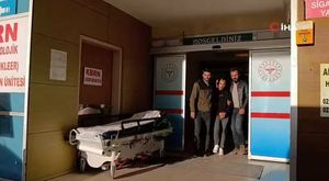Bursa'da yolda buldukları para ve altınları  sahibine teslim ettiler