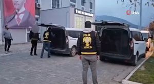 Yüzünü bile hatırlamadığı annesinin Bursa'daki mezarının karşısına okul yaptırdı