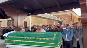 Bursa'da motosiklet kazası! Marketten çıkan adama böyle çarptı...