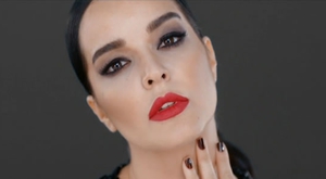 Rus şarkıcıdan seksi klip