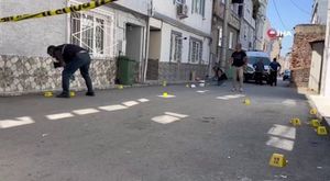 Bursa Tophane surlarında cinsel ilişki skandalı! Kucağına alıp...