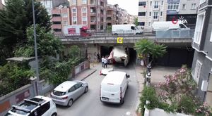 Silahlı ve bıçaklı kavga kamerada!