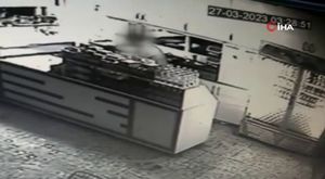 Bursa'da iş yerinden hırsızlık anı güvenlik kamerasında
