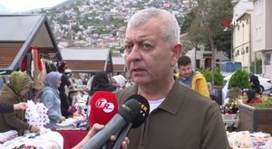 Tayland'da havai fişek festivali, karanlığı renklendirdi