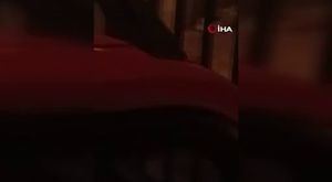 Banyodaki kadını gözetlerken yakalandı