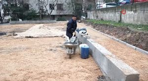 Kontrolden çıkan otomobil, dereye uçtu