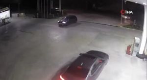 Direksiyon başında fenalaştı, bir sağa bir sola çarptı: O anlar kamerada