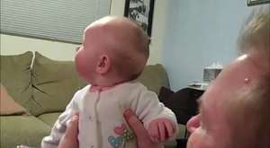 Bebeğin Elektrik Süpürgesi İle İmtihanı 