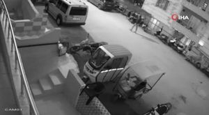 TIR park halindeki araca böyle çarptı