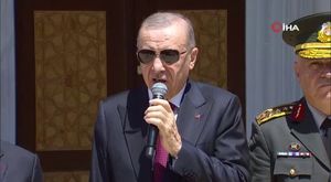 Hırsızlığın bu kadarı: Hediye gelen çiçekleri çaldı