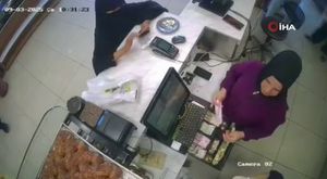 Kavga ettiği kişinin yüzüne uçan tekme attı... O anlar kamerada