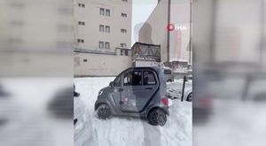 ALKOLLÜ YOLCU METROYU KARIŞTIRDI O ANLAR KAMERADA