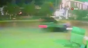 Aracın çarptığı genç kız yaralandı...Kaza anı kamerada