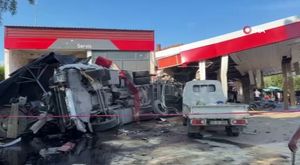 7 yaşındaki Harun, anne ve babasının sesini gözyaşlarıyla karşıladı