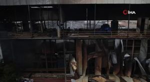 Bursa'da talaş yüklü tır devrildi! Genç sürücü hayatını kaybetti