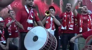 Bursa'da kontrolden çıkan otomobil yan yattı