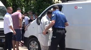 Marketin önünde duran motosikleti güpegündüz çaldı