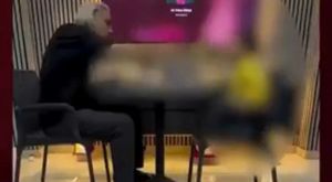 MECLİS'TEKİ YUMRUKLU KAVGA ESNASINDA DİKKAT ÇEKEN GÖRÜNTÜ