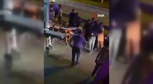 Bursa'da aydınlatma direğine çarpan otomobil devrildi