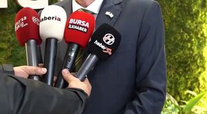 Eminönü'nde tramvay raydan çıktı