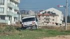 Arıza yapan kamyonetin altına bakarken kamyonetin altında kaldı