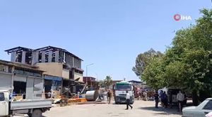 Hatay'da emniyet şeridini kullanan otomobil yayaya çarptı