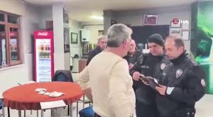 Bursa'da ayılar mahalleli ile arkadaş oldu