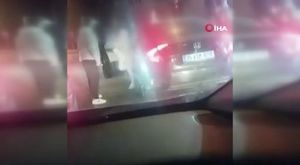 Bursa'da otomobil ile motosikletin çarpıştığı kaza kamerada