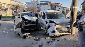 Bursa’da motosiklet ile otomobil çarpıştı