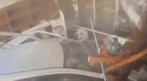 ARAÇ TAKLA ATTI: 5 KİŞİ YARALANDI