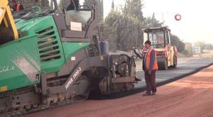 Su borusu patladı, caddeler göle döndü